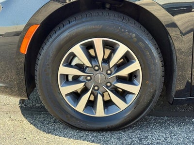 2024 Chrysler Pacifica Hybrid Select NEAR MILWWAUKEE WI