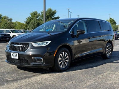 2024 Chrysler Pacifica Hybrid Select NEAR MILWWAUKEE WI