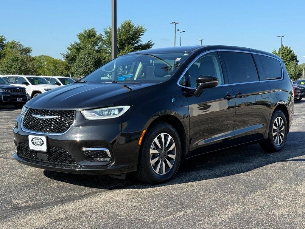 2024 Chrysler Pacifica Hybrid Select NEAR MILWWAUKEE WI