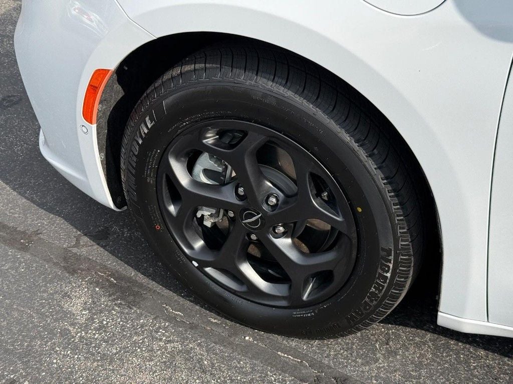 2024 Chrysler Pacifica Hybrid Select S Appearance