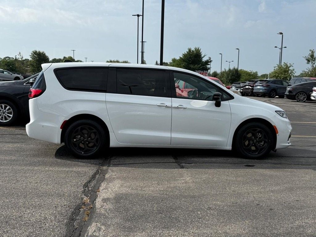 2024 Chrysler Pacifica Hybrid Select S Appearance
