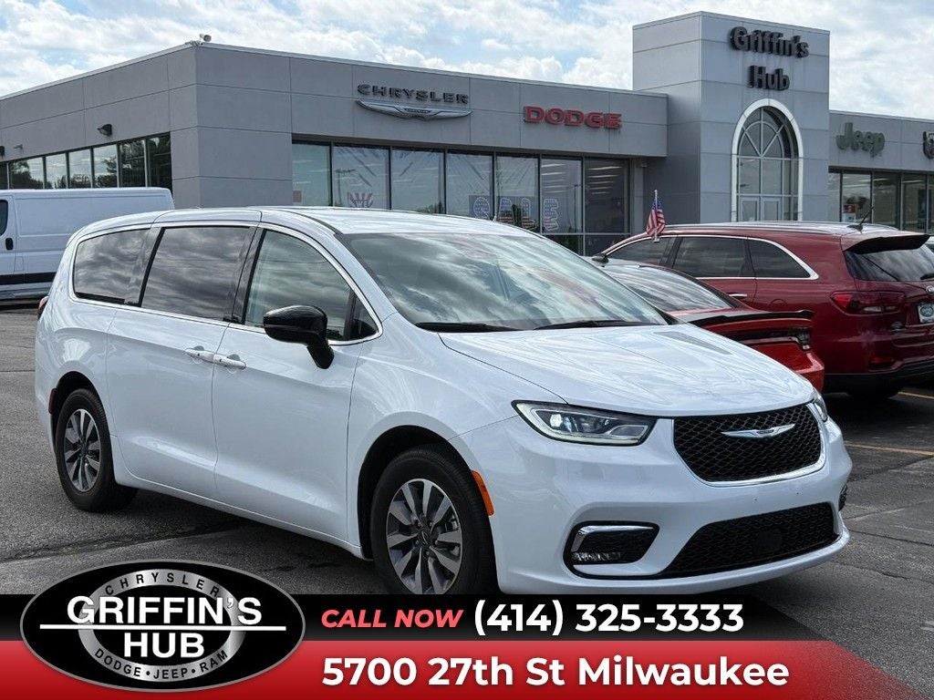 2024 Chrysler Pacifica Hybrid Select