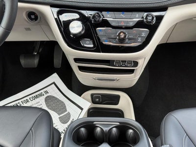 2024 Chrysler Pacifica Hybrid Select