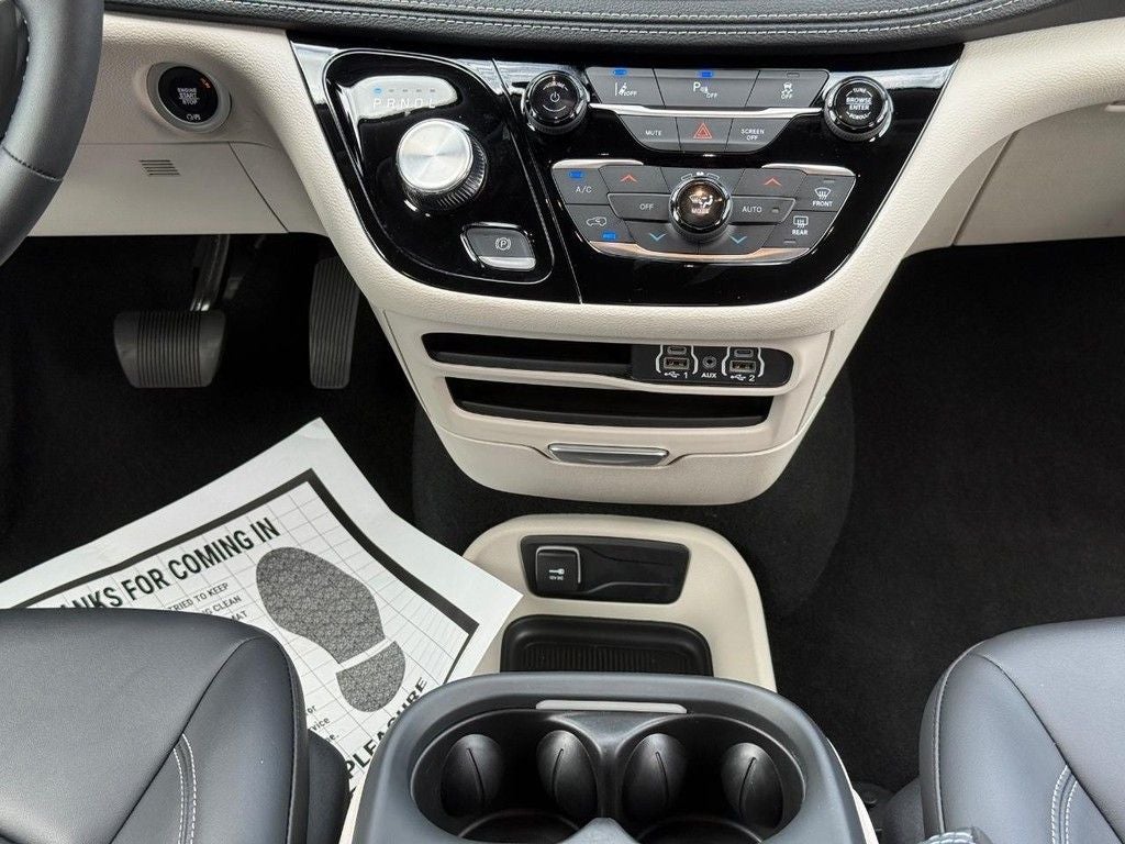 2024 Chrysler Pacifica Hybrid Select