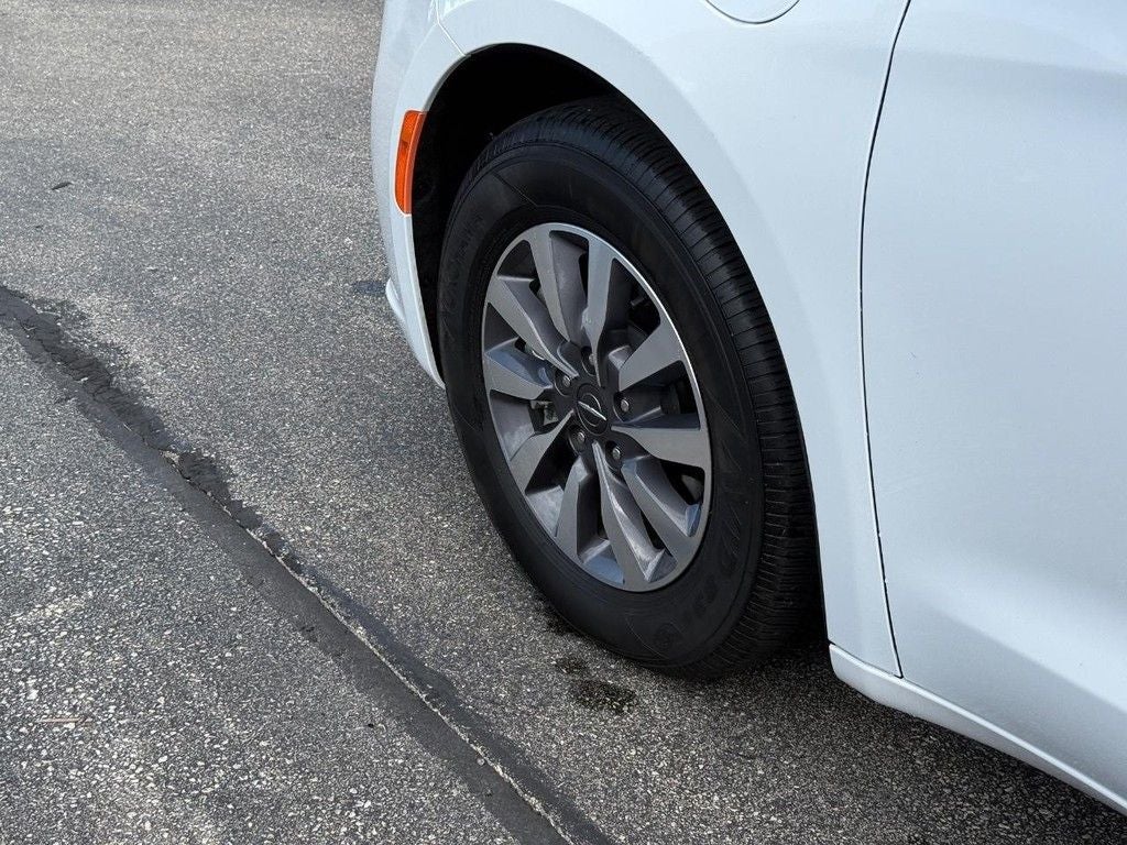 2024 Chrysler Pacifica Hybrid Select