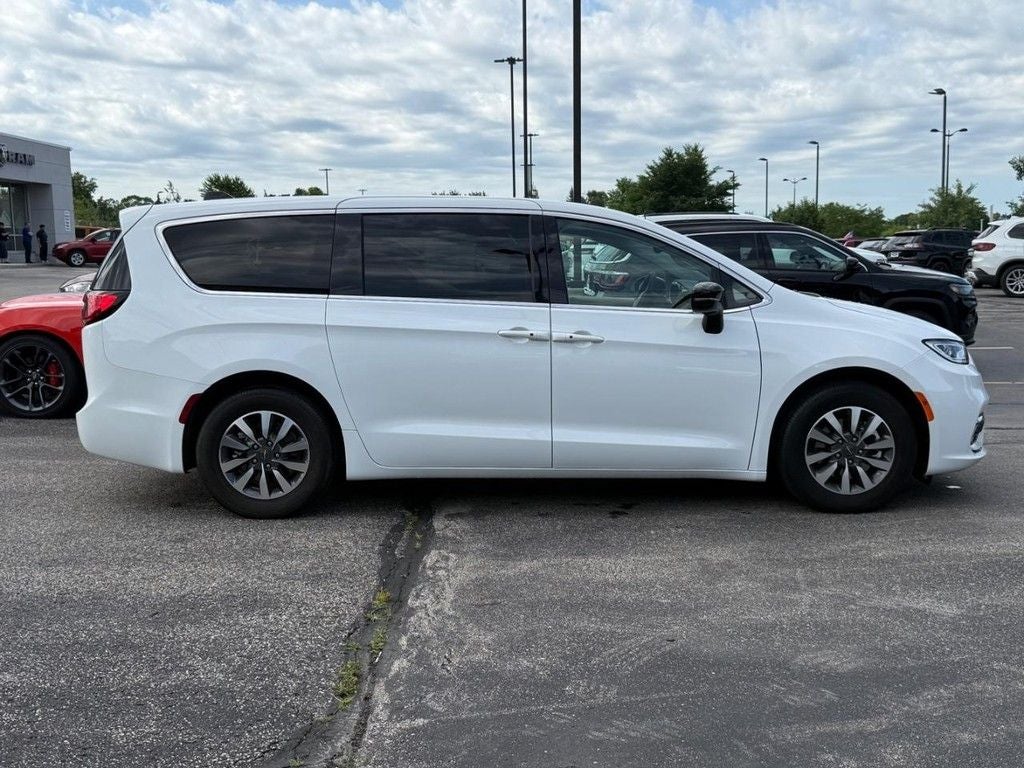 2024 Chrysler Pacifica Hybrid Select