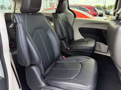 2024 Chrysler Pacifica Hybrid Select