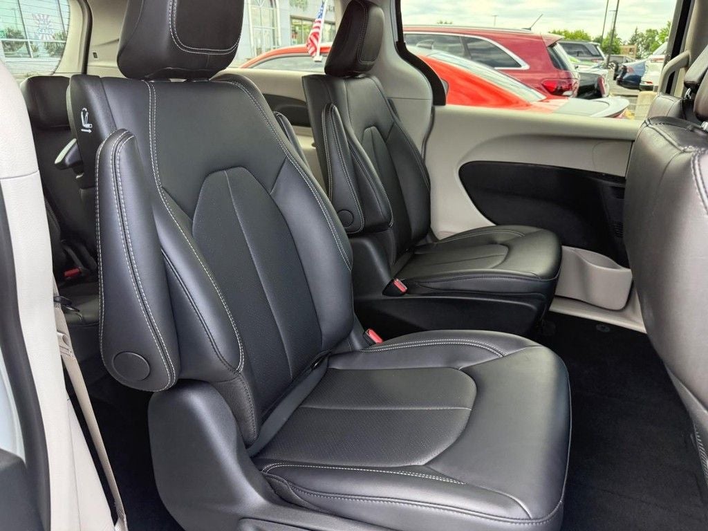 2024 Chrysler Pacifica Hybrid Select