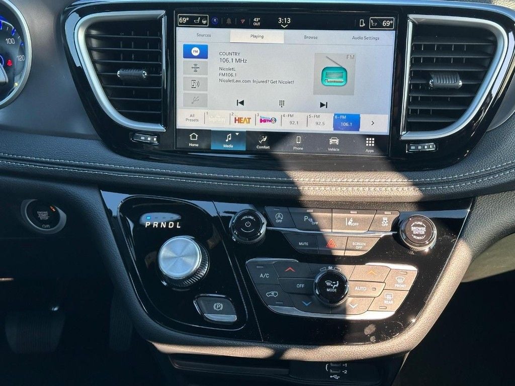 2026 Chrysler Pacifica Select