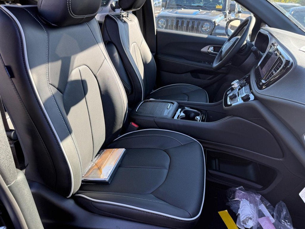 2027 Chrysler Pacifica Limited
