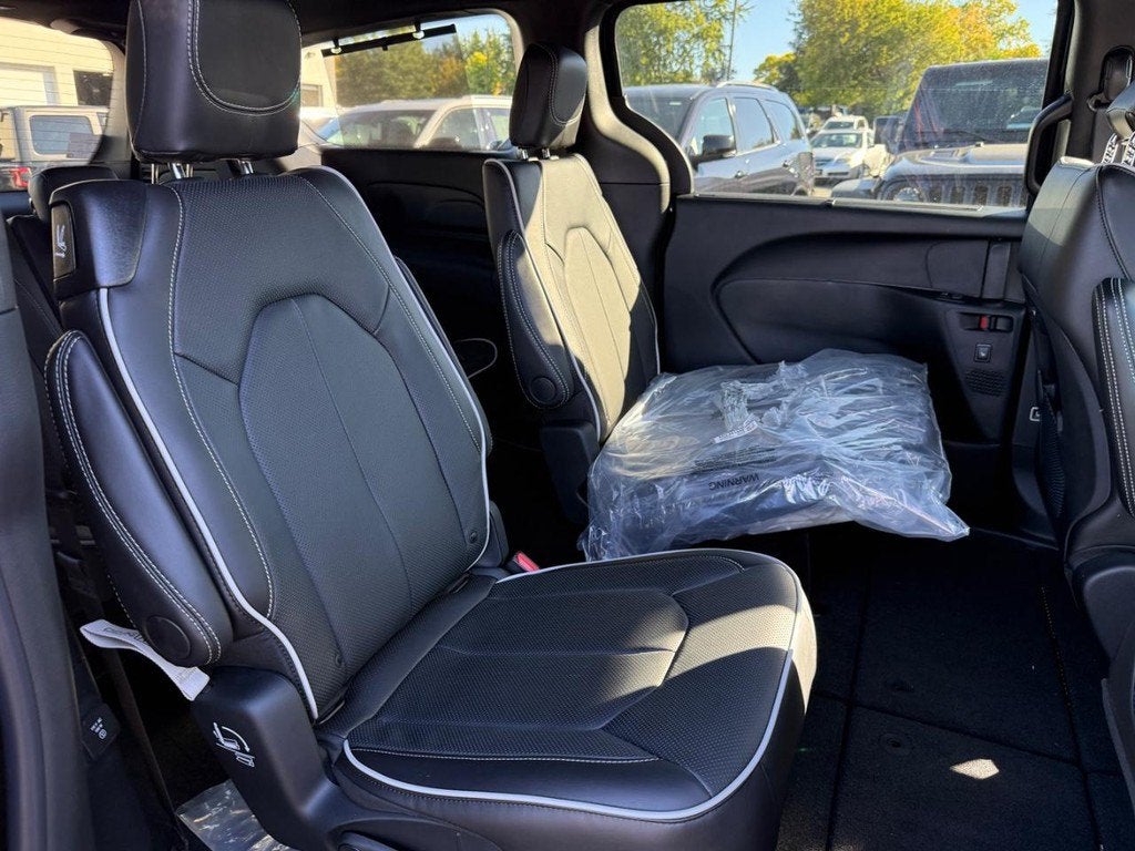 2027 Chrysler Pacifica Limited