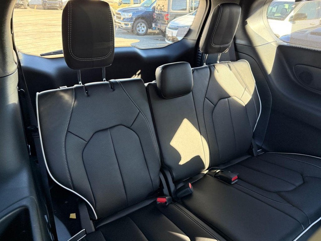 2027 Chrysler Pacifica Limited
