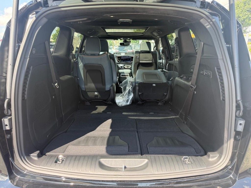 2027 Chrysler Pacifica Pinnacle