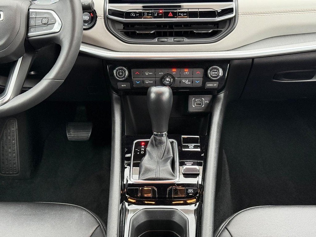 2025 Jeep Compass Limited NEAR MILWAUKEE WI