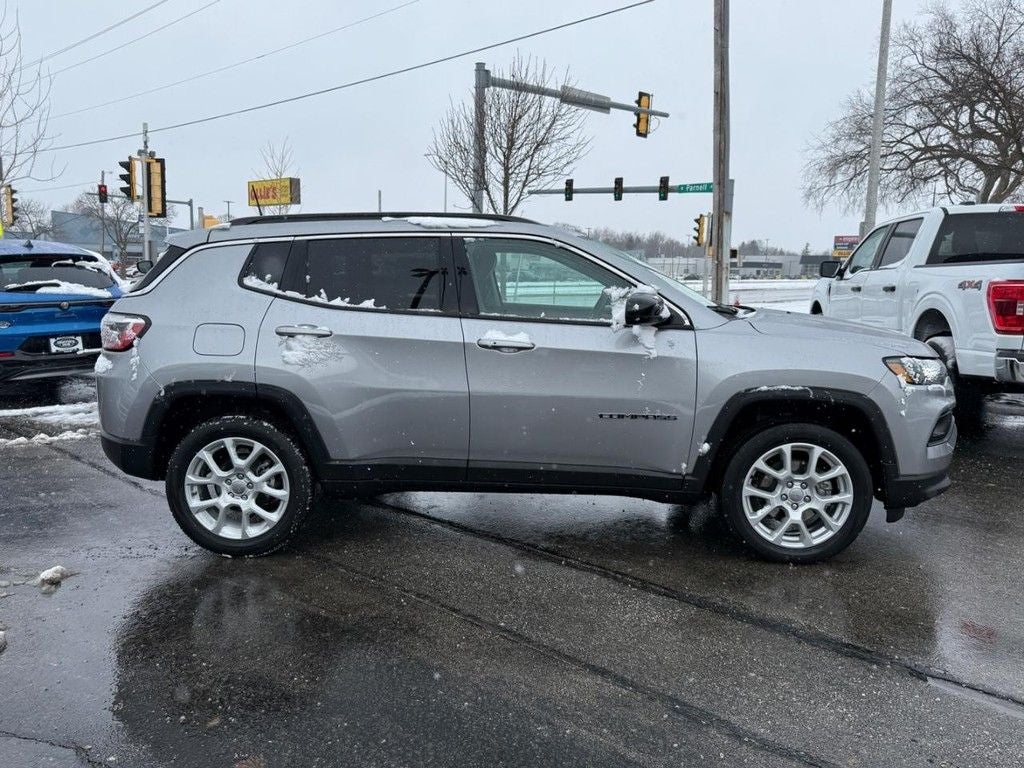 2022 Jeep Compass Latitude Lux