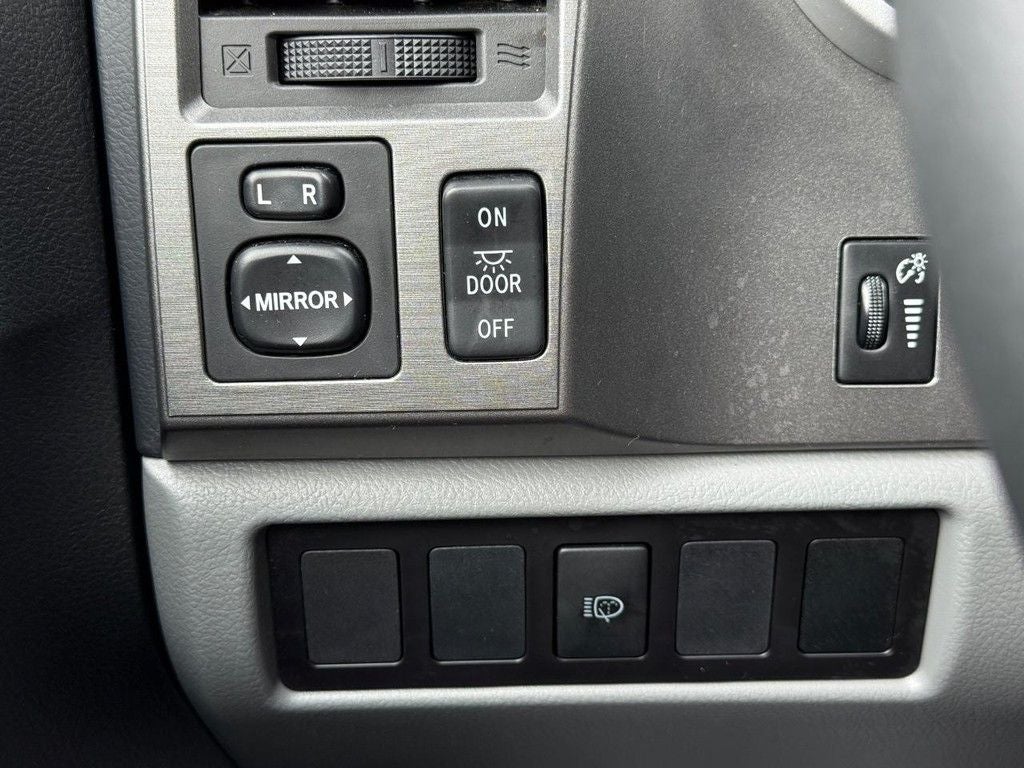 2017 Toyota Sequoia SR5 5.7L