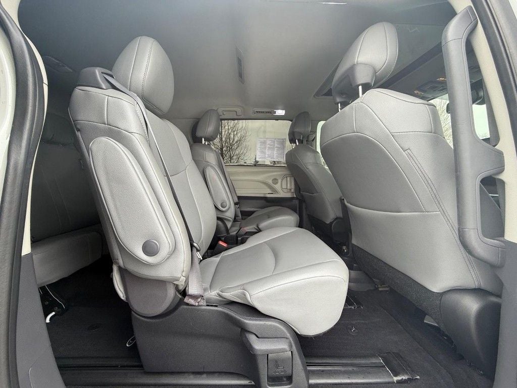 2022 Toyota Sienna XLE
