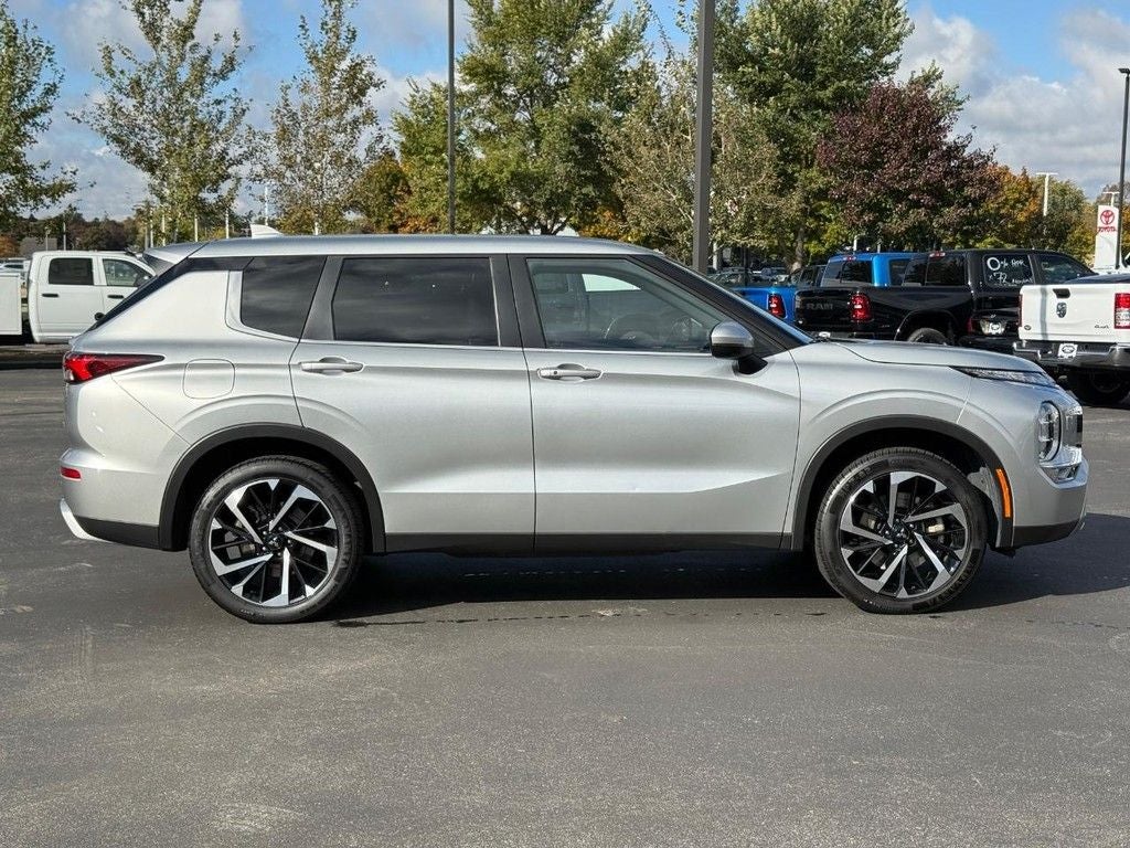 2023 Mitsubishi Outlander SE Black Edition