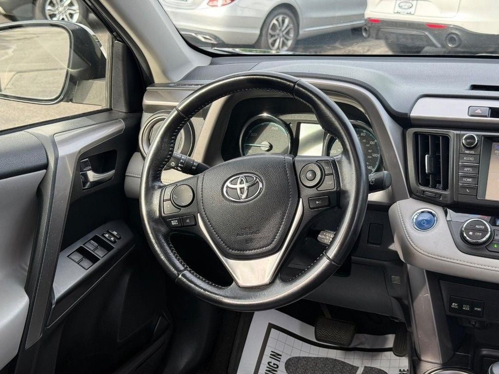 2017 Toyota RAV4 Hybrid XLE NEAR MILWAUKEE WI