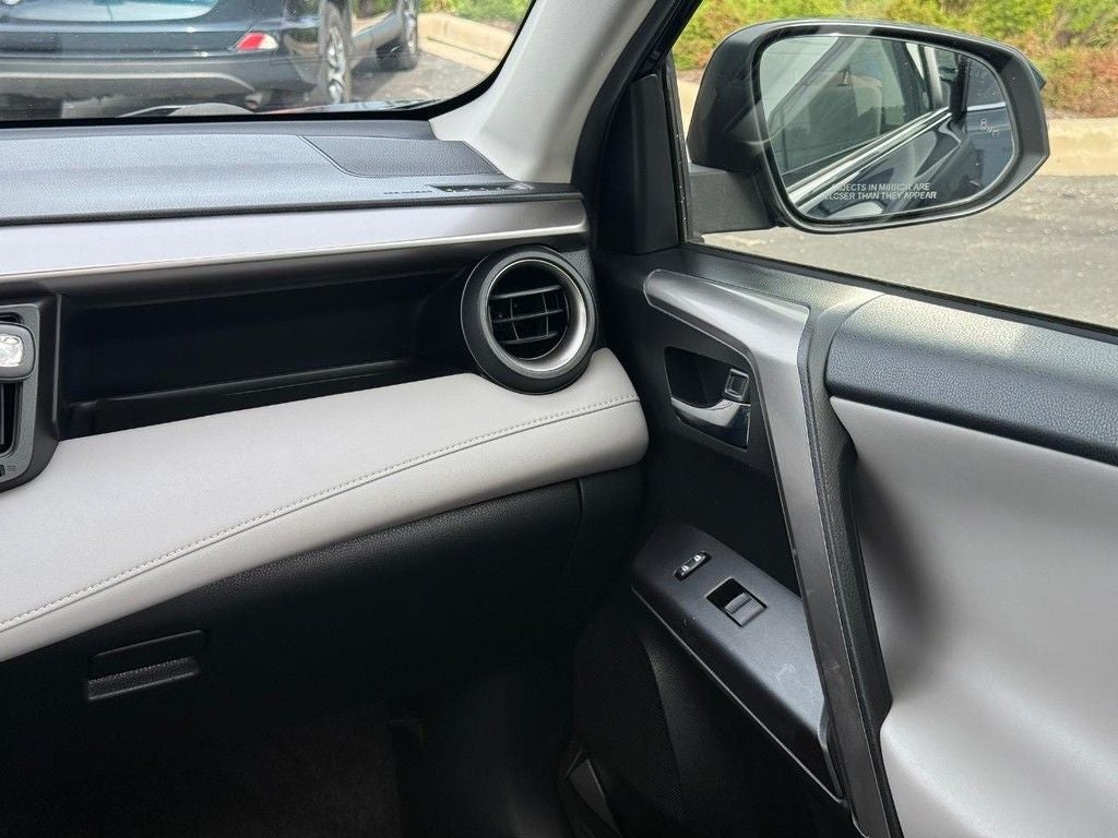 2017 Toyota RAV4 Hybrid XLE NEAR MILWAUKEE WI