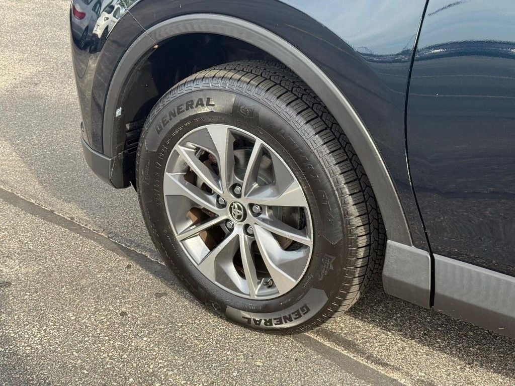 2017 Toyota RAV4 Hybrid XLE NEAR MILWAUKEE WI