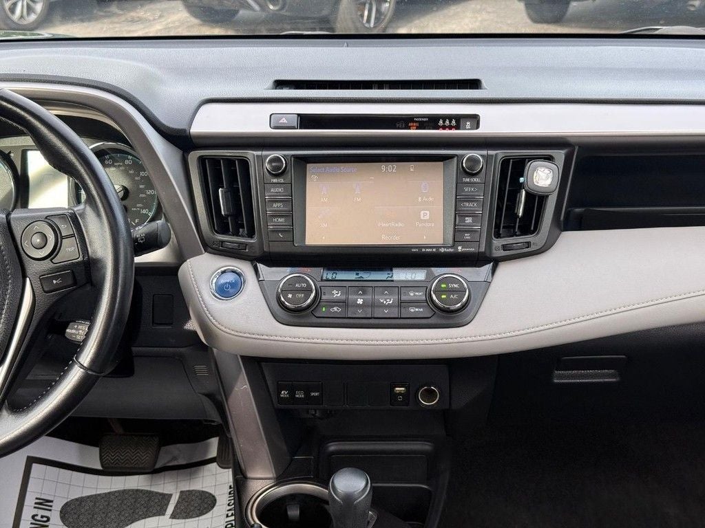 2017 Toyota RAV4 Hybrid XLE NEAR MILWAUKEE WI