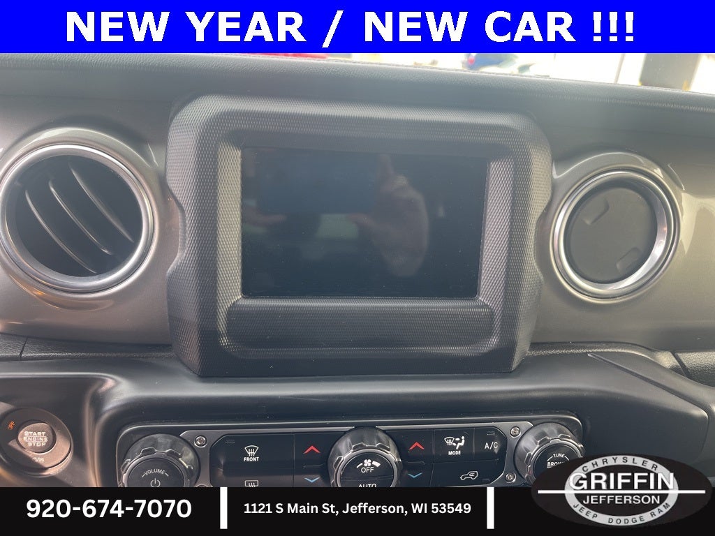 2019 Jeep Wrangler Unlimited Unlimited Sahara ONE TOUCH SKYROOF!!!