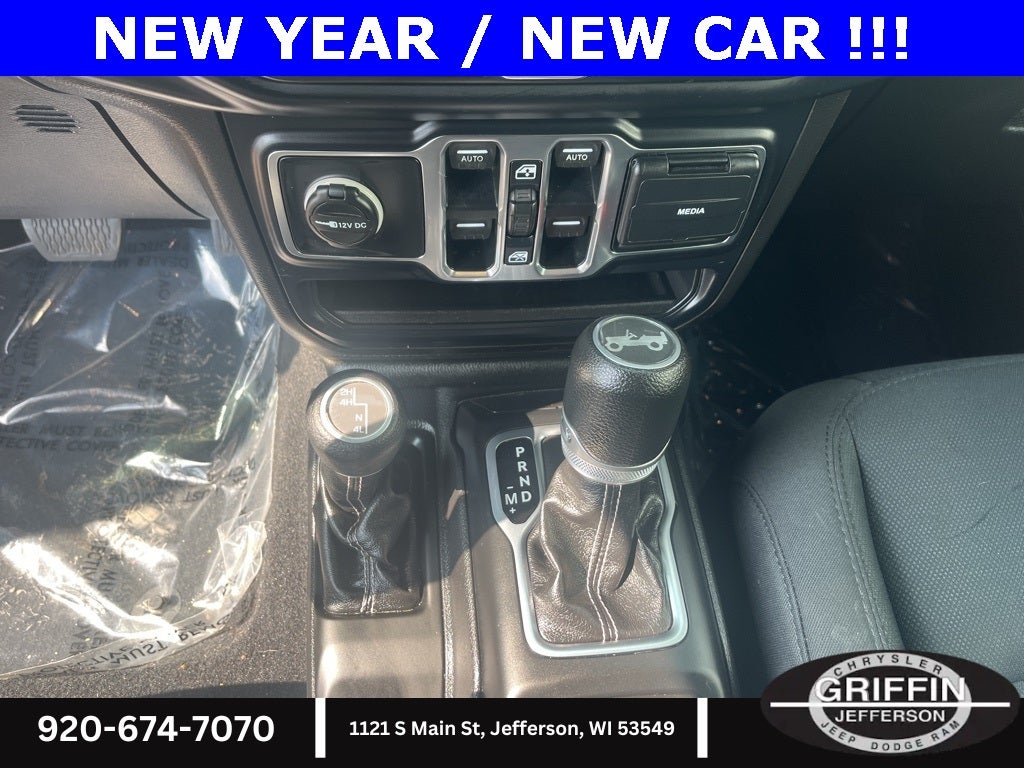 2019 Jeep Wrangler Unlimited Unlimited Sahara ONE TOUCH SKYROOF!!!