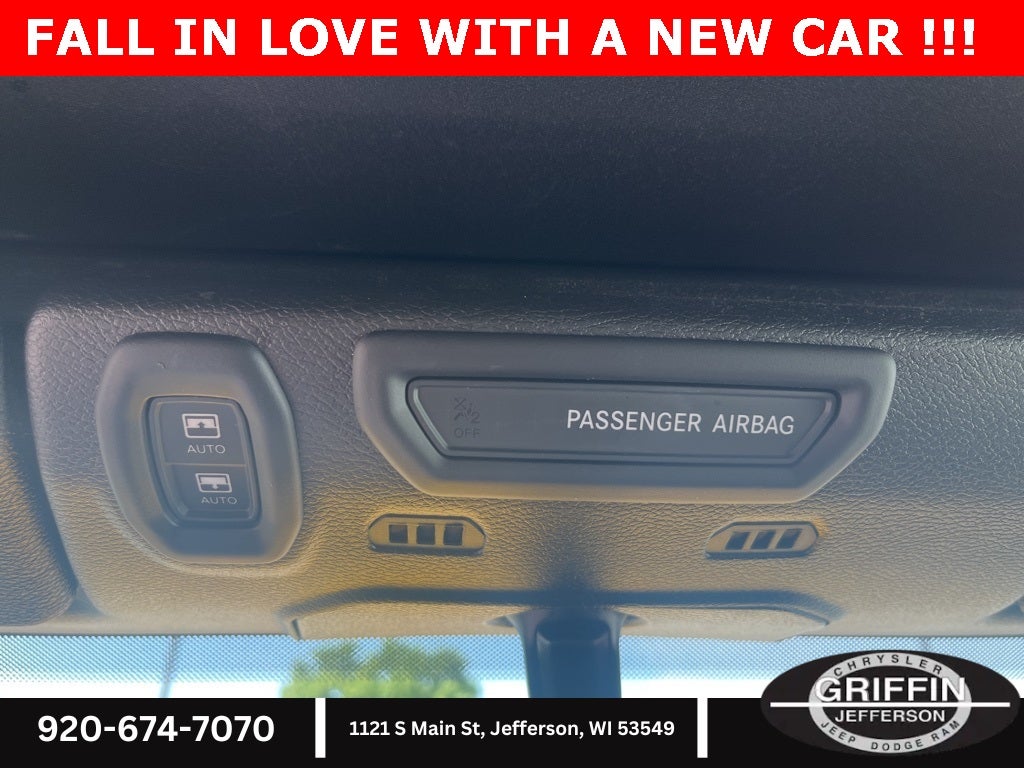 2019 Jeep Wrangler Unlimited Unlimited Sahara ONE TOUCH SKYROOF!!!