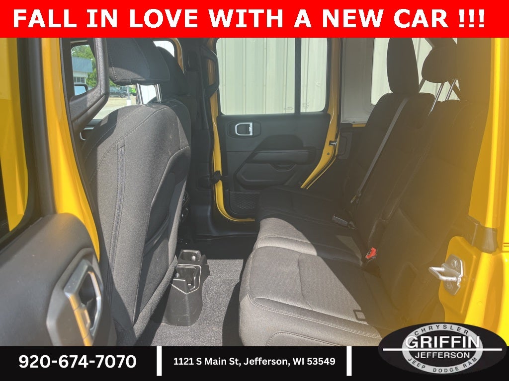 2019 Jeep Wrangler Unlimited Unlimited Sahara ONE TOUCH SKYROOF!!!