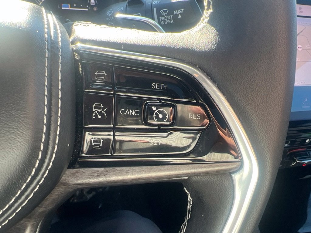 2023 Jeep Grand Cherokee Overland 4WD Near Madison WI