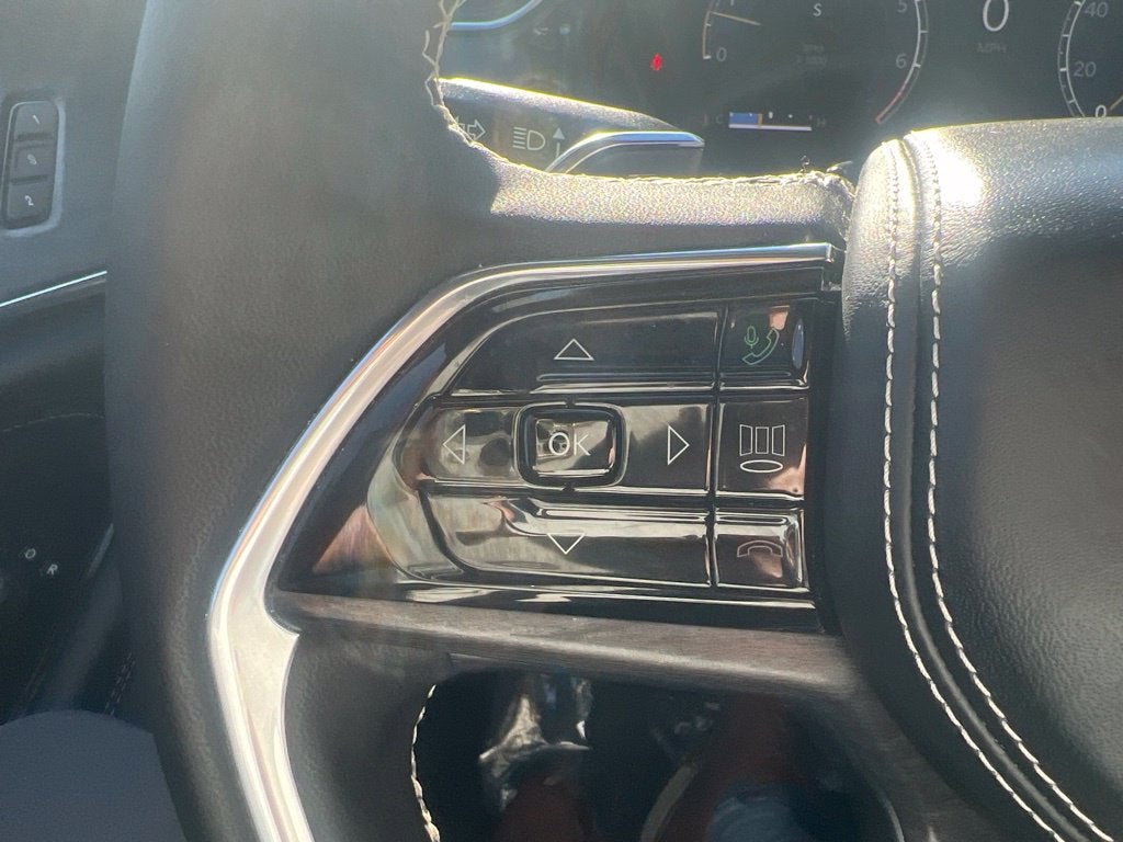 2023 Jeep Grand Cherokee Overland 4WD Near Madison WI