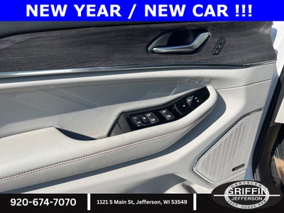 2023 Jeep Grand Cherokee Overland 4WD!!!!