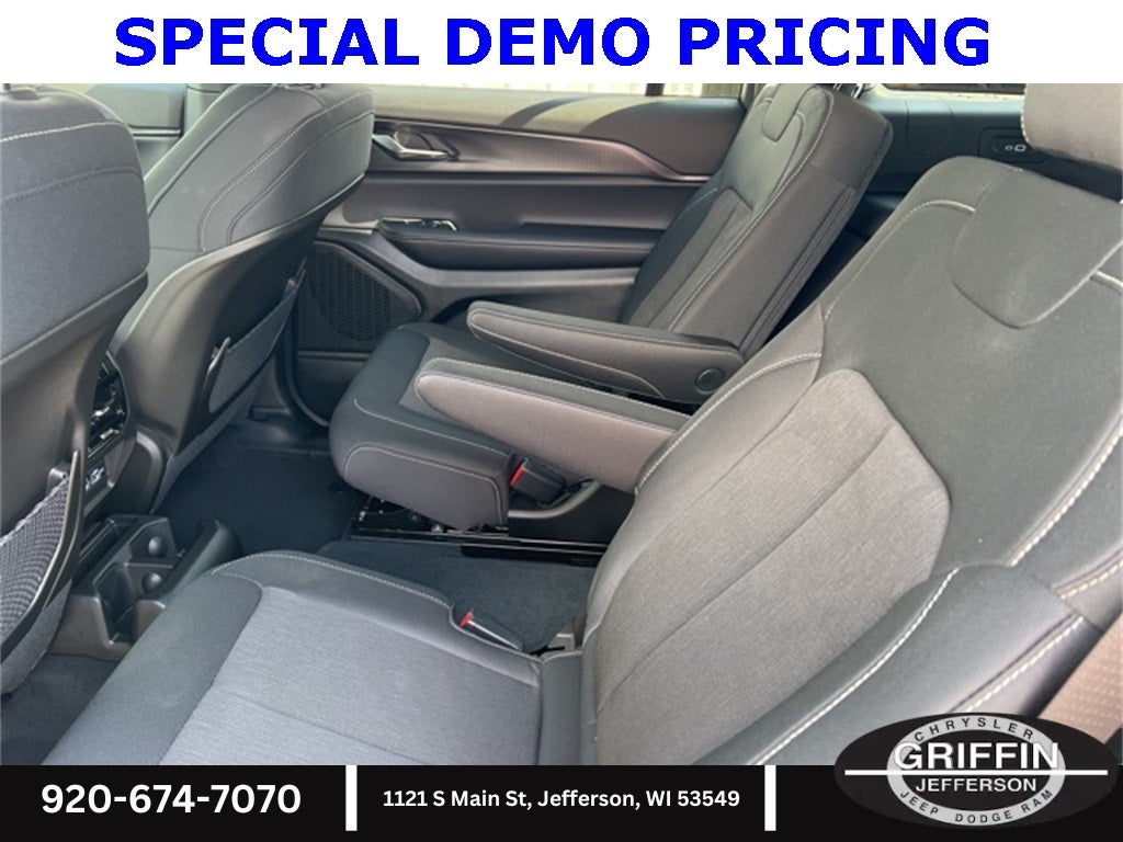 2025 Jeep Grand Cherokee L Laredo 4X4