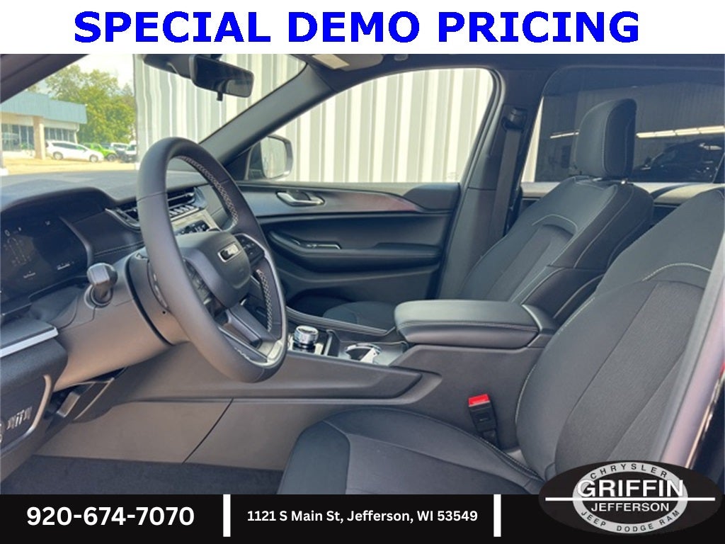 2025 Jeep Grand Cherokee L Laredo 4X4