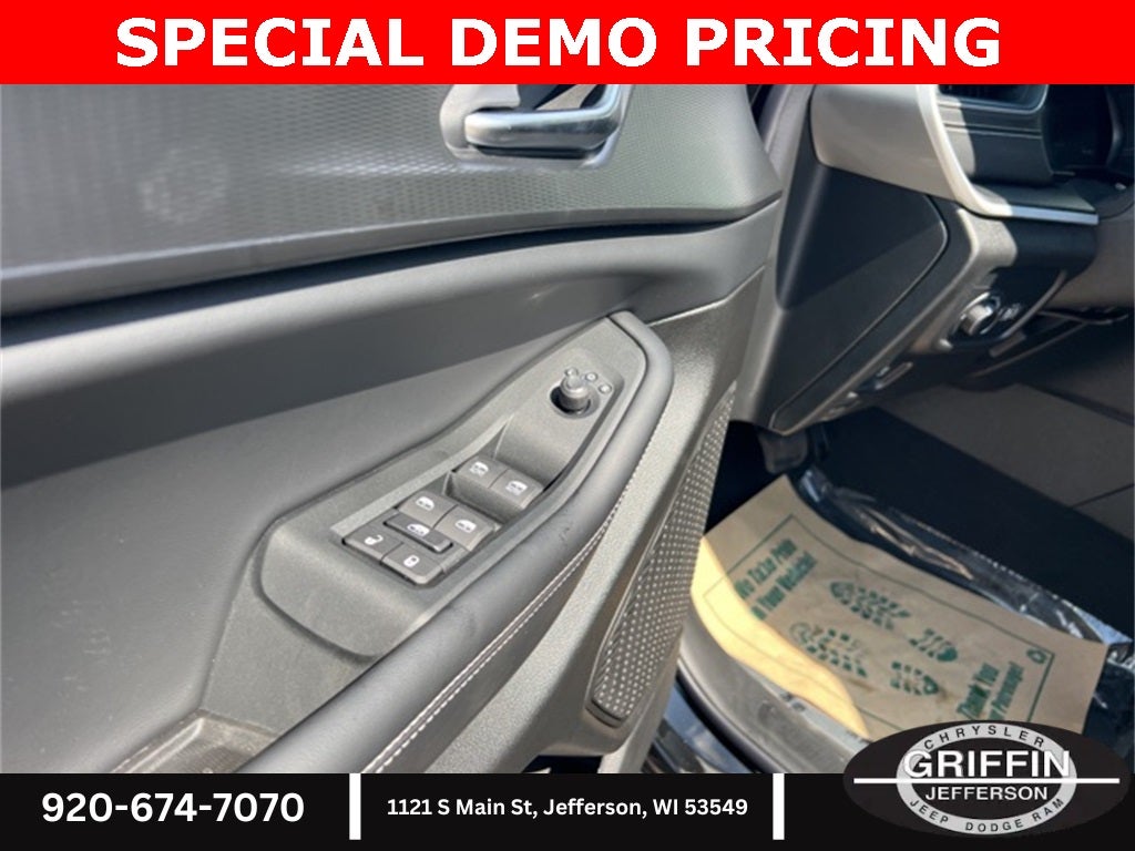 2025 Jeep Grand Cherokee L Laredo 4X4