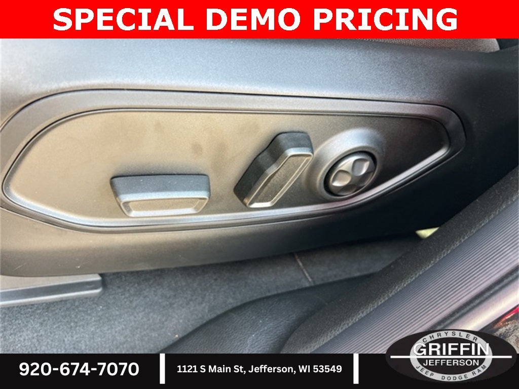 2025 Jeep Grand Cherokee L Laredo 4X4