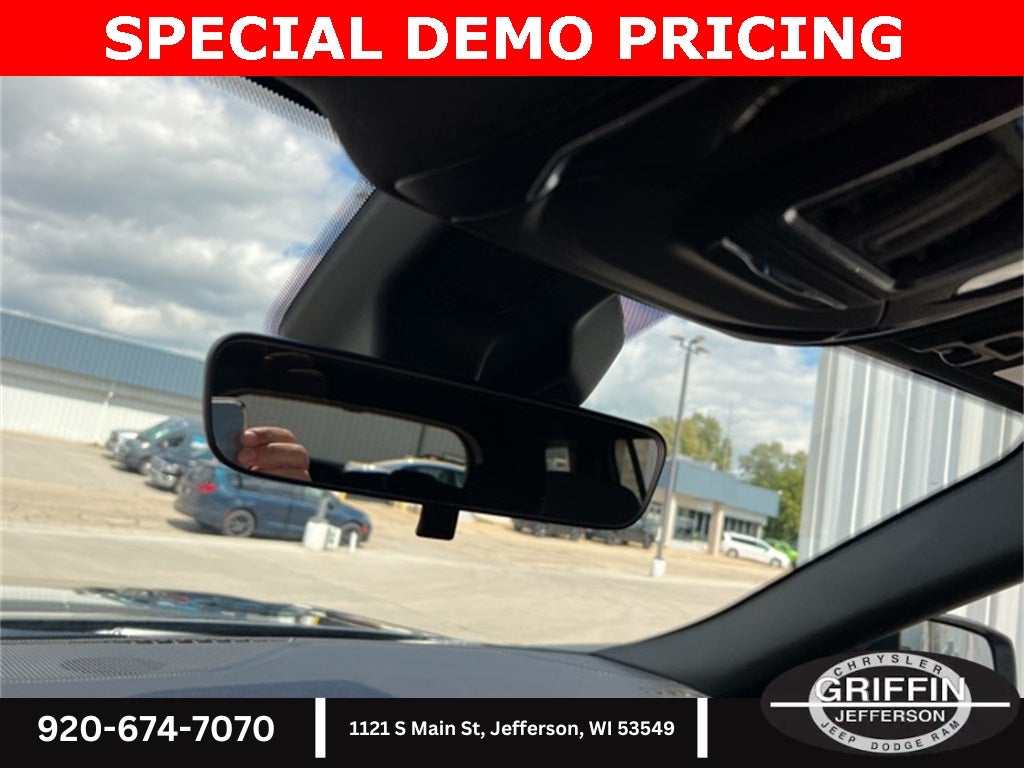 2025 Jeep Grand Cherokee L Laredo 4X4