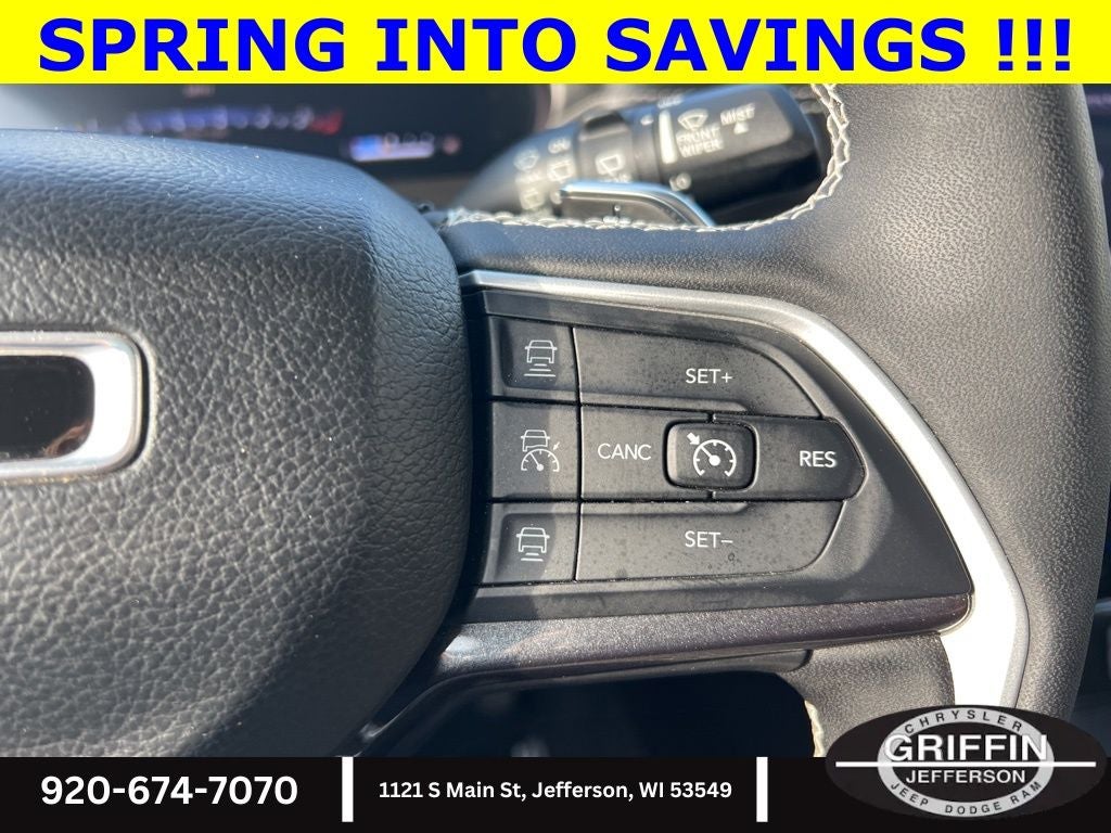 2023 Jeep Grand Cherokee L Laredo 4X4 V6 !!!