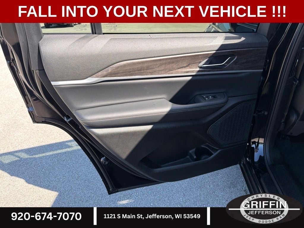 2027 Jeep Grand Cherokee L Laredo Altitude
