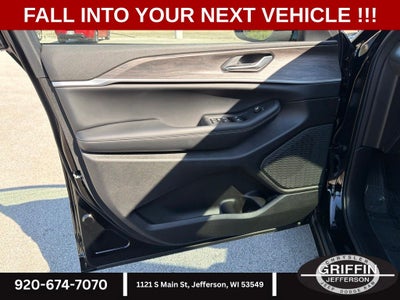 2027 Jeep Grand Cherokee L Laredo Altitude