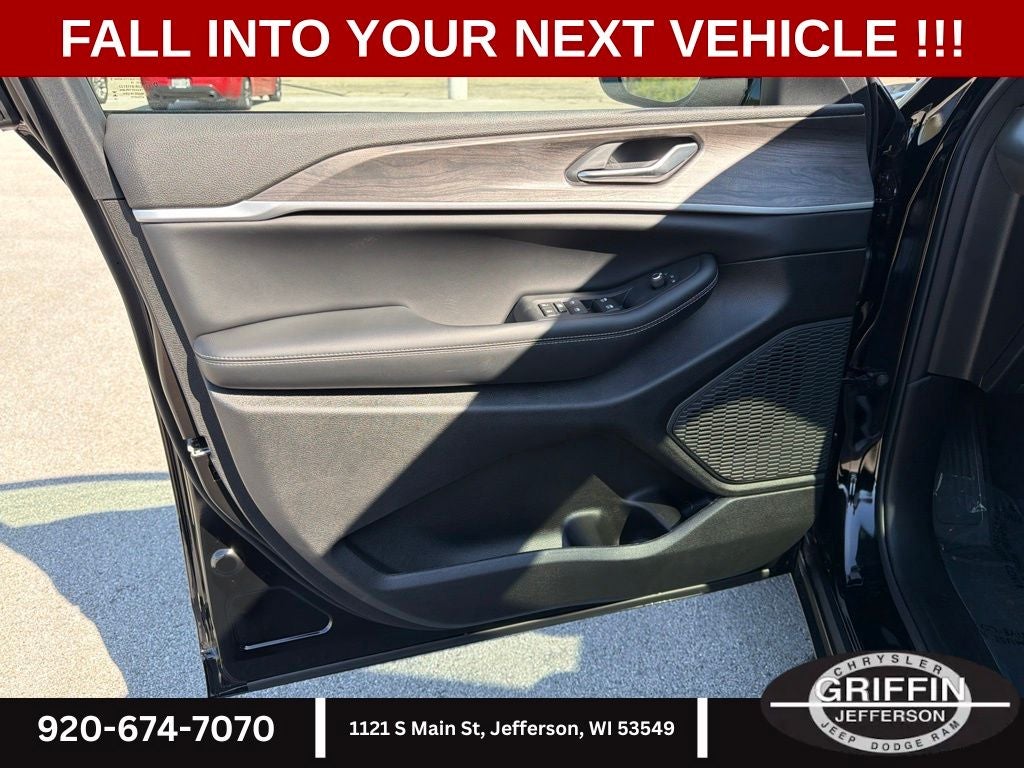 2027 Jeep Grand Cherokee L Laredo Altitude