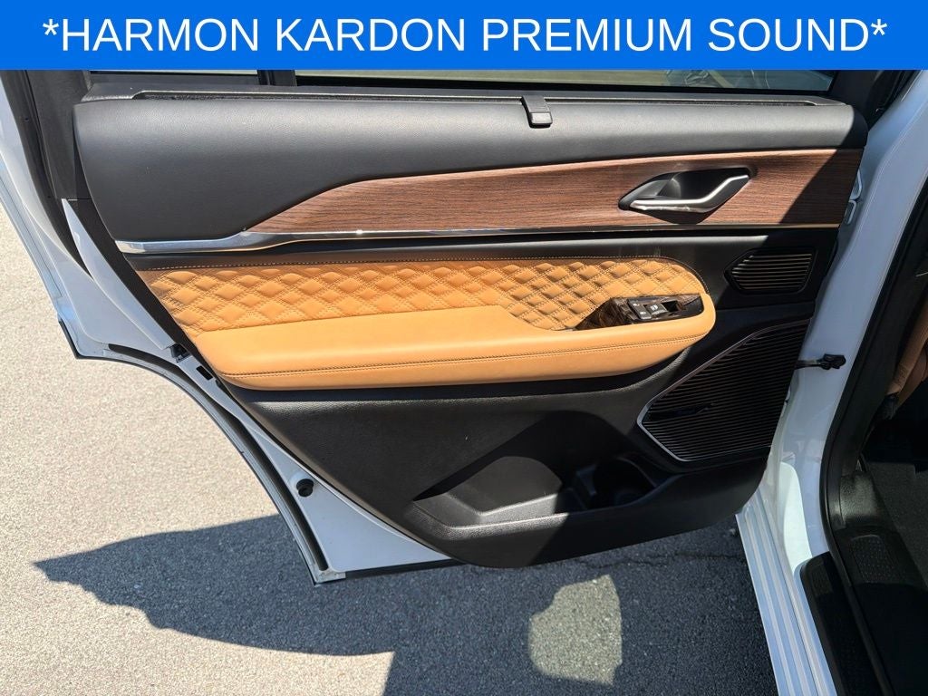2022 Jeep Grand Cherokee L Summit 4WD Near Madison WI