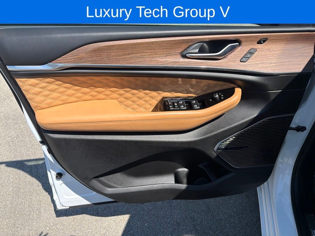 2022 Jeep Grand Cherokee L Summit 4WD Near Madison WI