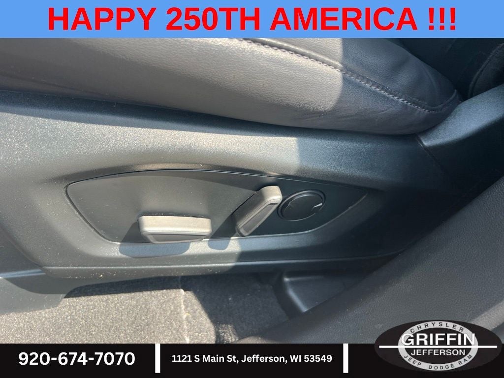 2023 Ford Explorer XLT 4WD !!!