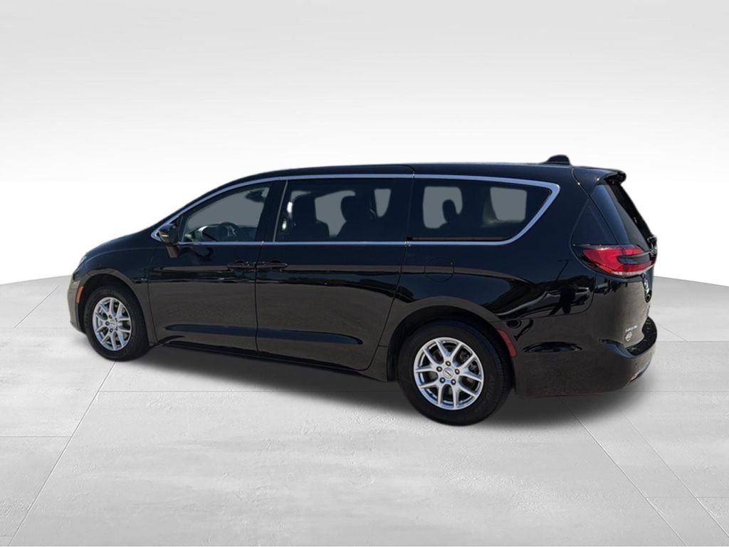 2024 Chrysler Pacifica Touring L Near Madison WI