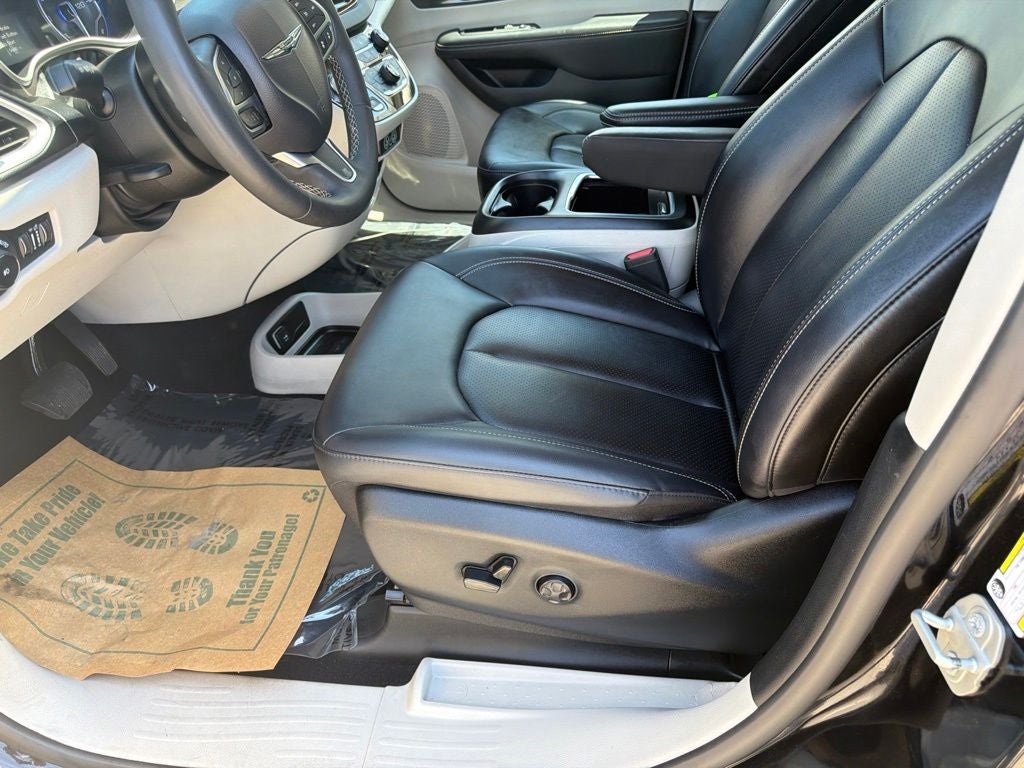 2024 Chrysler Pacifica Touring L Near Madison WI