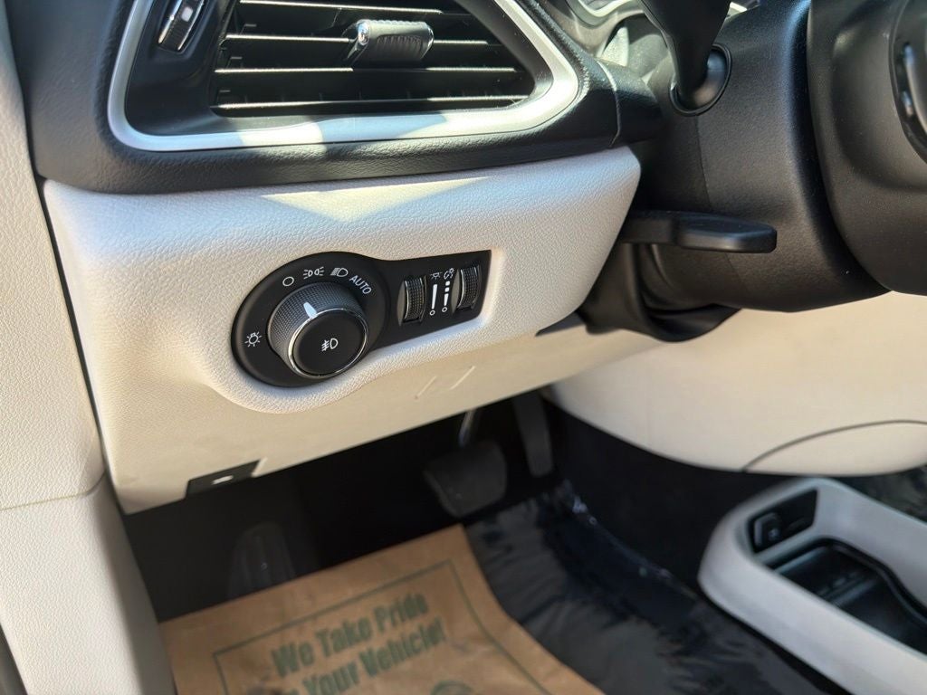 2024 Chrysler Pacifica Touring L Near Madison WI