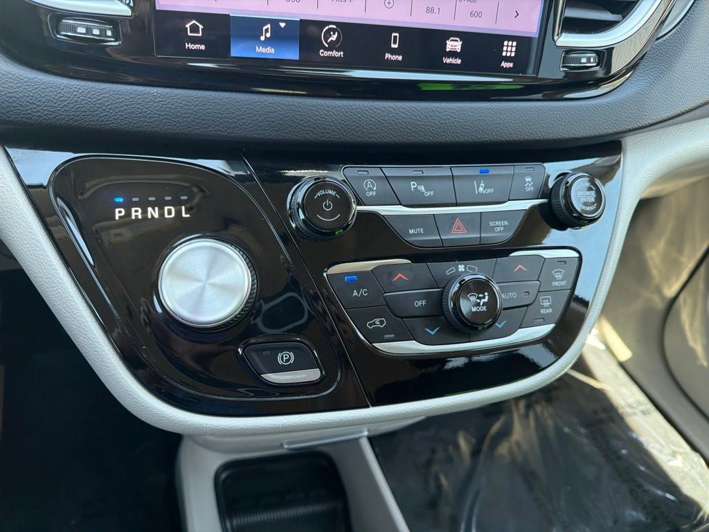 2024 Chrysler Pacifica Touring L Near Madison WI