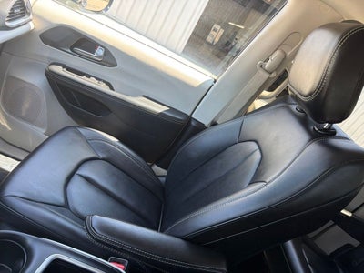 2024 Chrysler Pacifica Touring L Near Madison WI